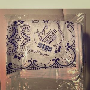 ❌SOLD❌Mac Aaliyah white bandana
